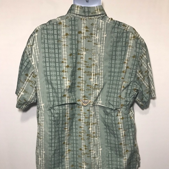 Columbia Fish PFG Button Up Size Medium - Picture 3 of 5